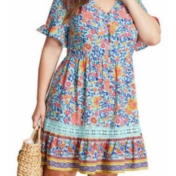 LoveVKK Dresses & Skirts - LoveVkk Short Sleeve V Neck Floral Dress
